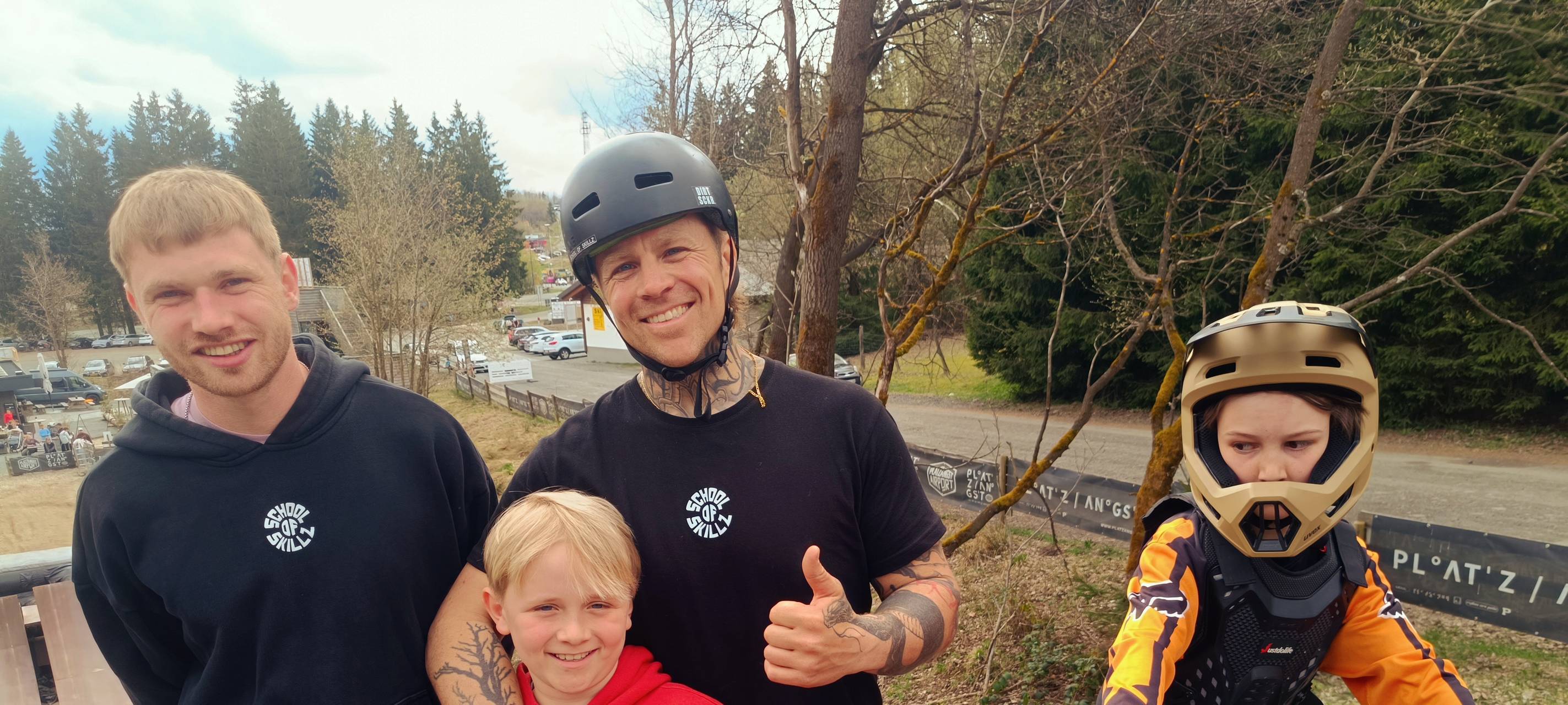 Mountainbikecoach Niklas Stach (Mitte)