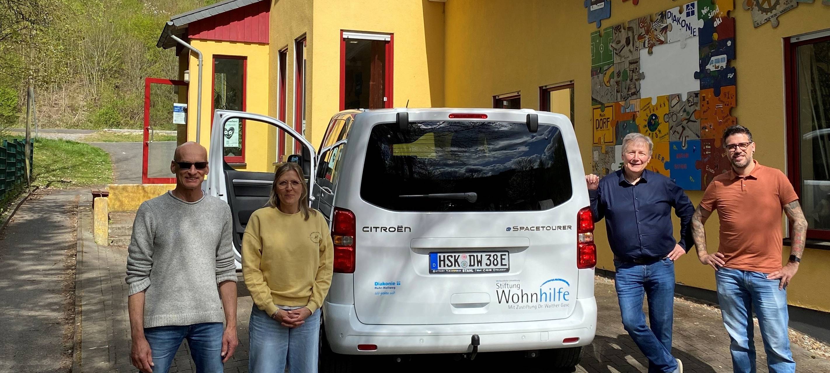 Neuer E-Bulli für Kinder- und Jugendarbeit