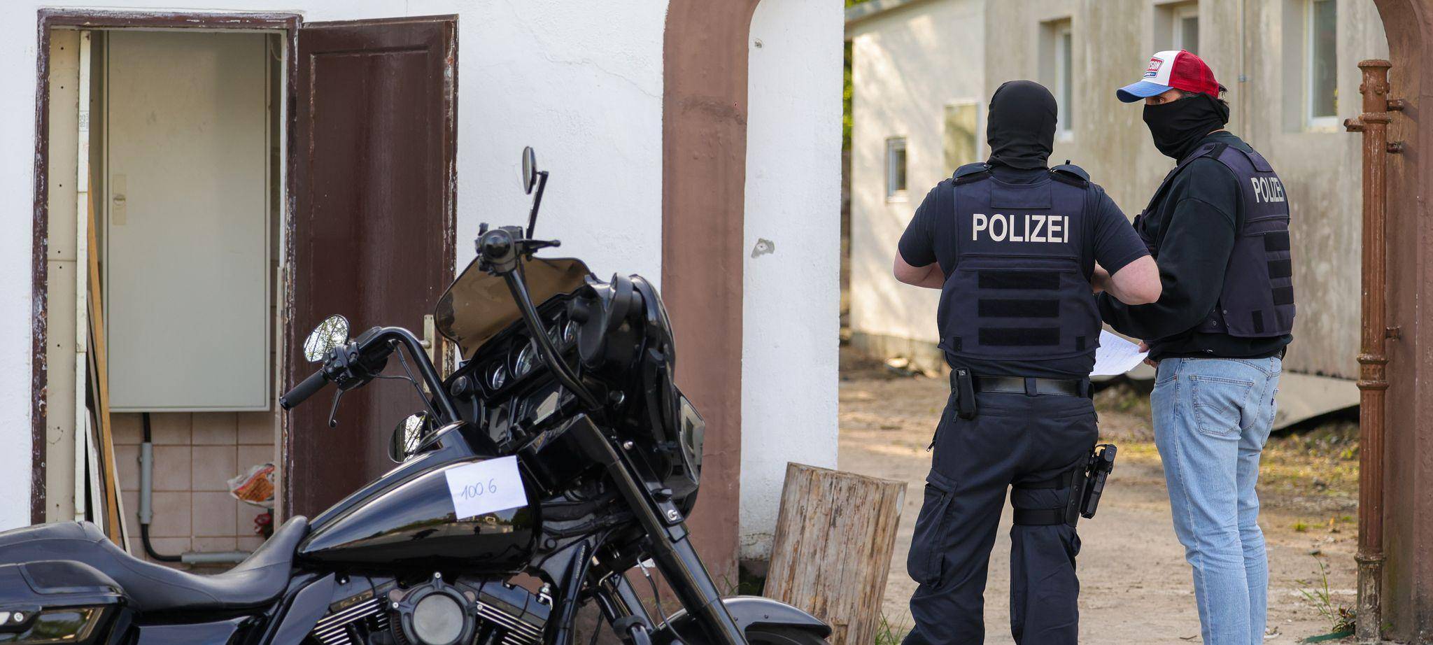 1.200 Polizisten bei Razzia gegen "Hells Angels" im Einsatz