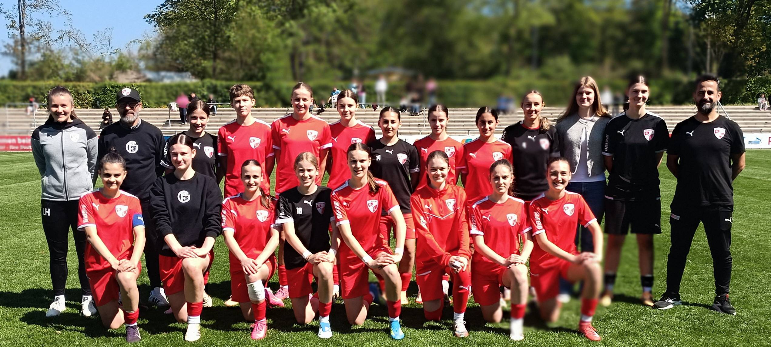 Lina und Zoe spielen mit dem FC Iserlohn in der Regionalliga