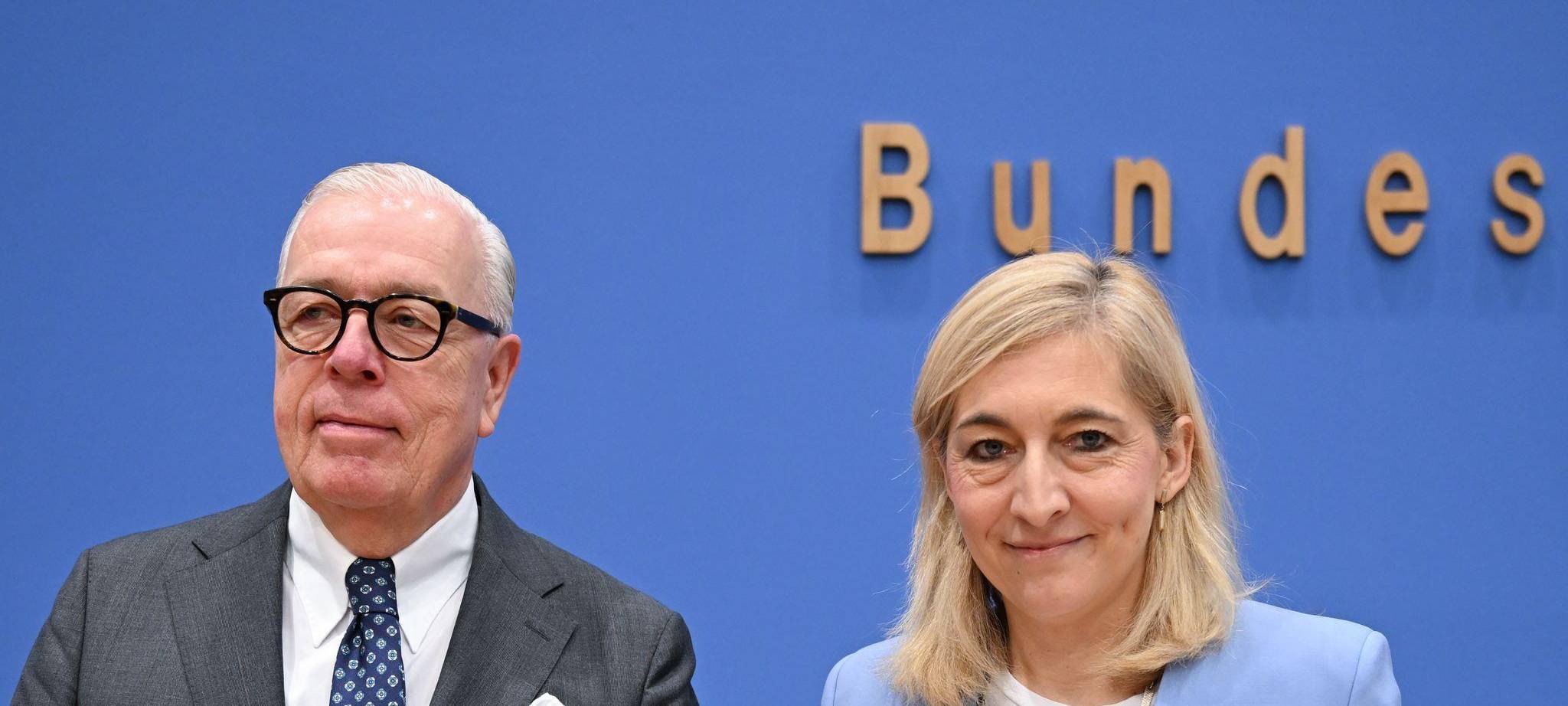 Ärztepräsident Reinhardt und Ministerin Warken