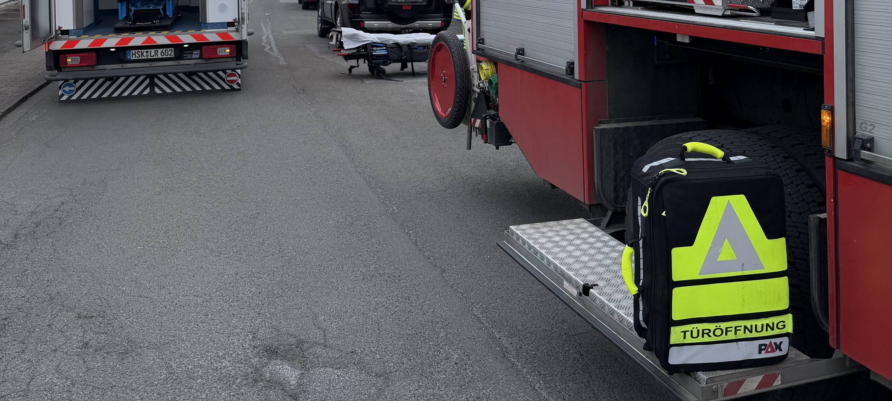 Feuerwehr befreit eingeschlossenes Kind