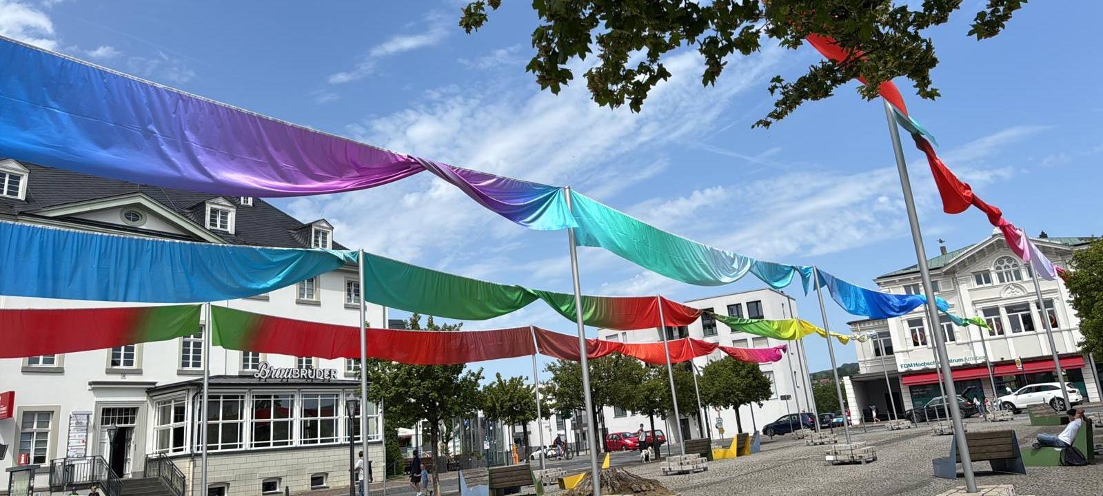 Kultursommer: Farbenfroher Auftakt auf dem Neumarkt