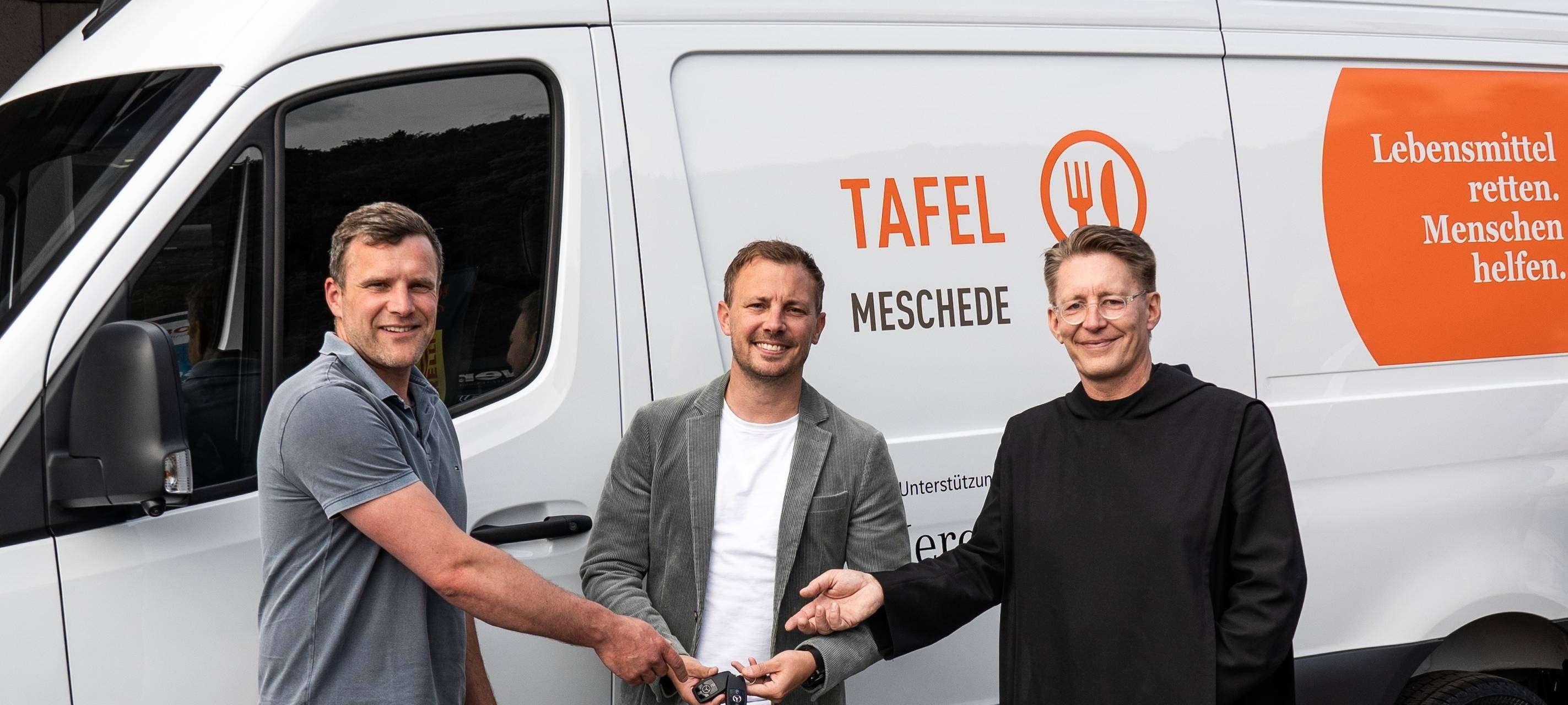 Tafel Meschede bekommt spendenfinanziertes Fahrzeug