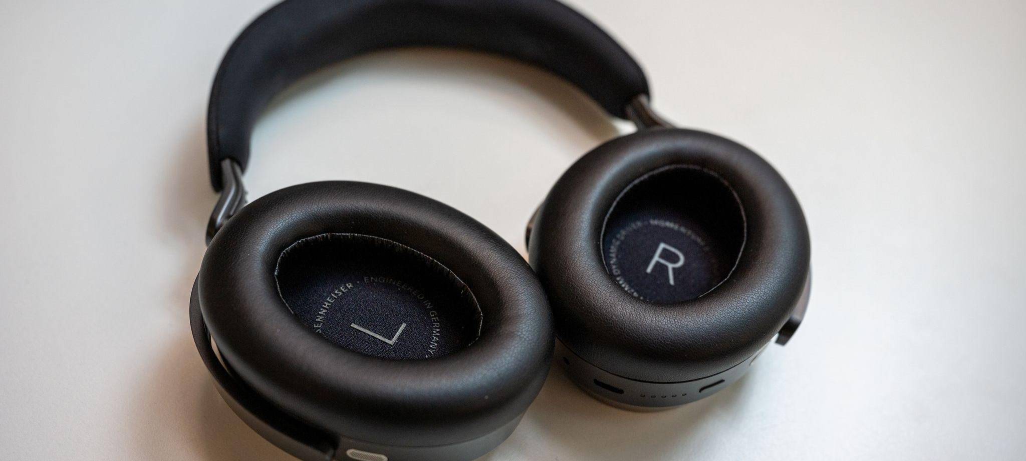 Die neuen Kopfhörer Sennheiser Momentum 5 flach gefaltet