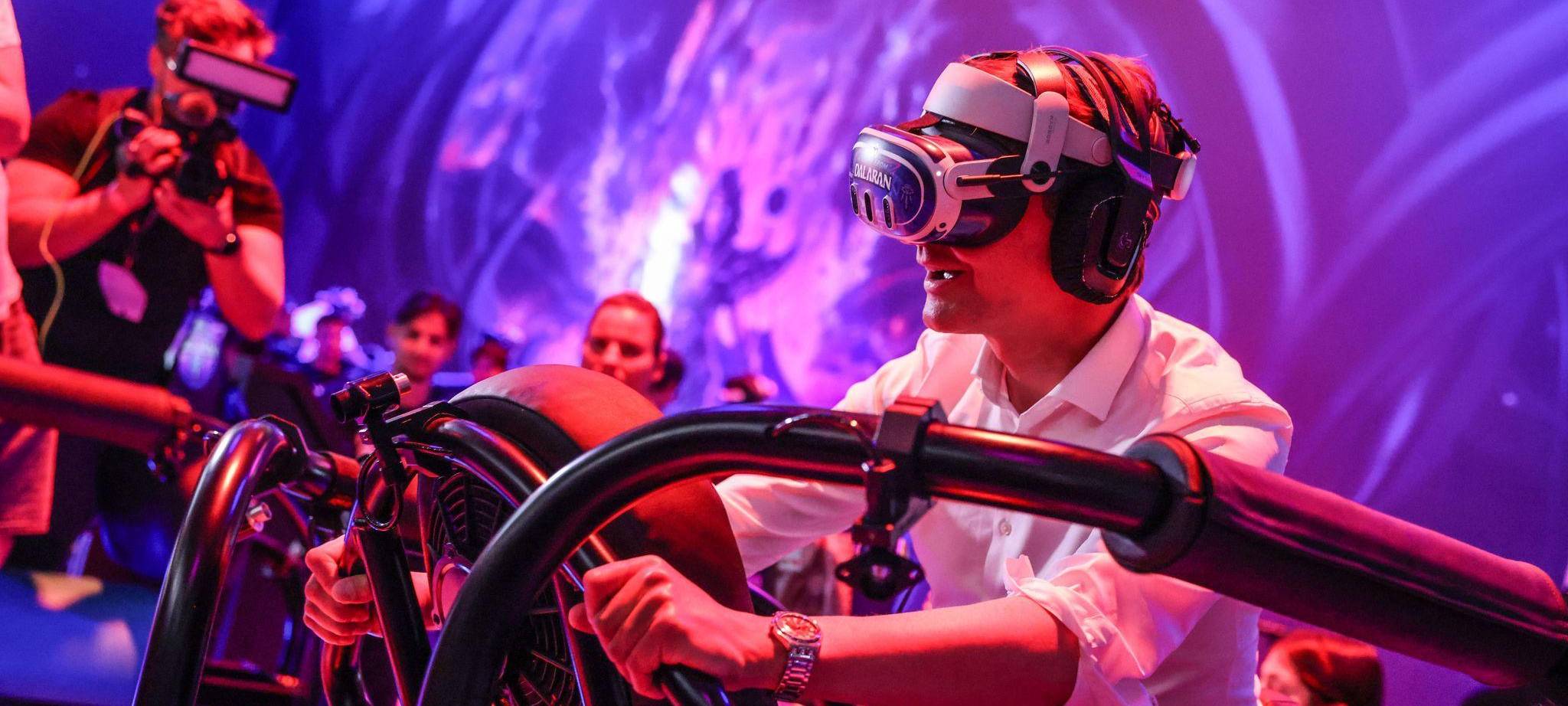 Hendrik Wüst auf der Gamescom