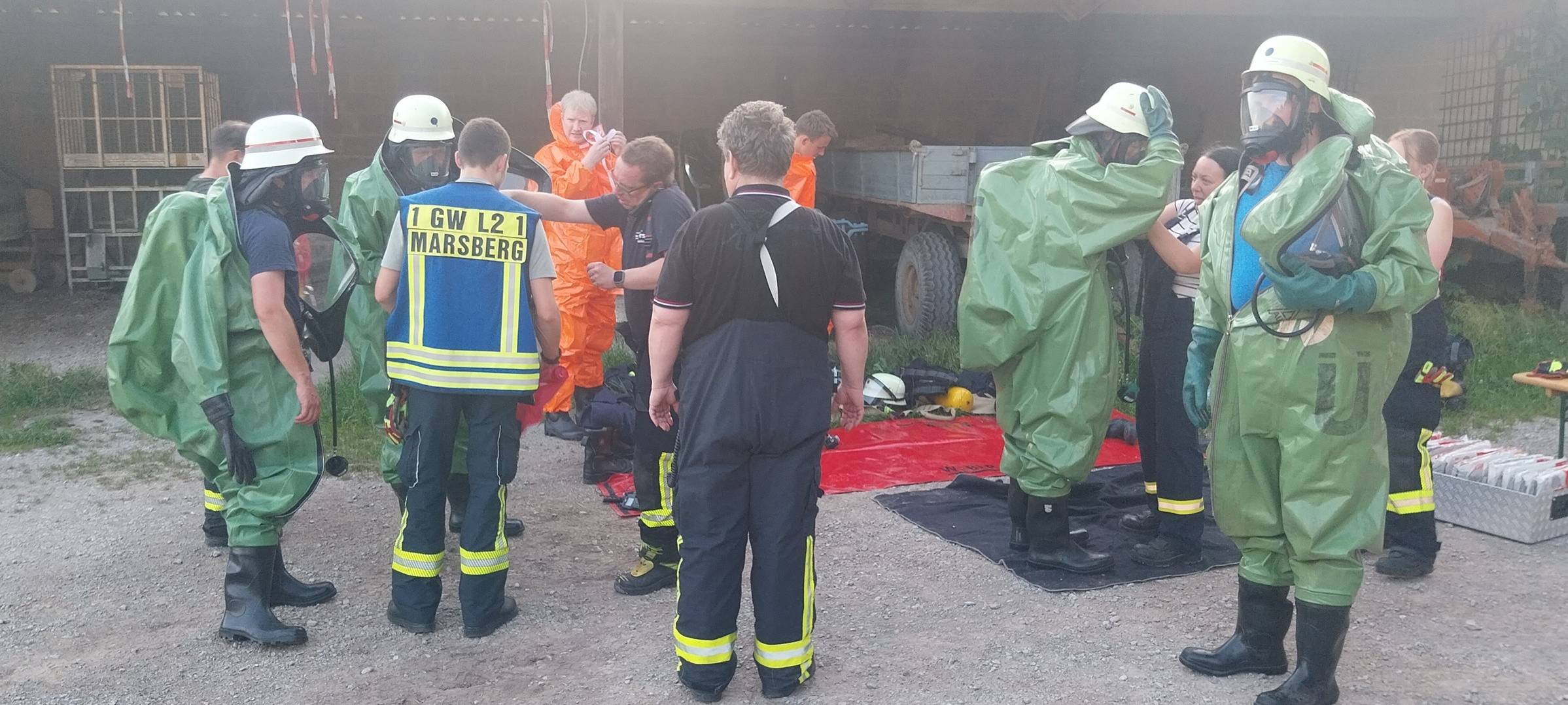 Feuerwehr Marsberg rettet Schweine aus Güllegrube