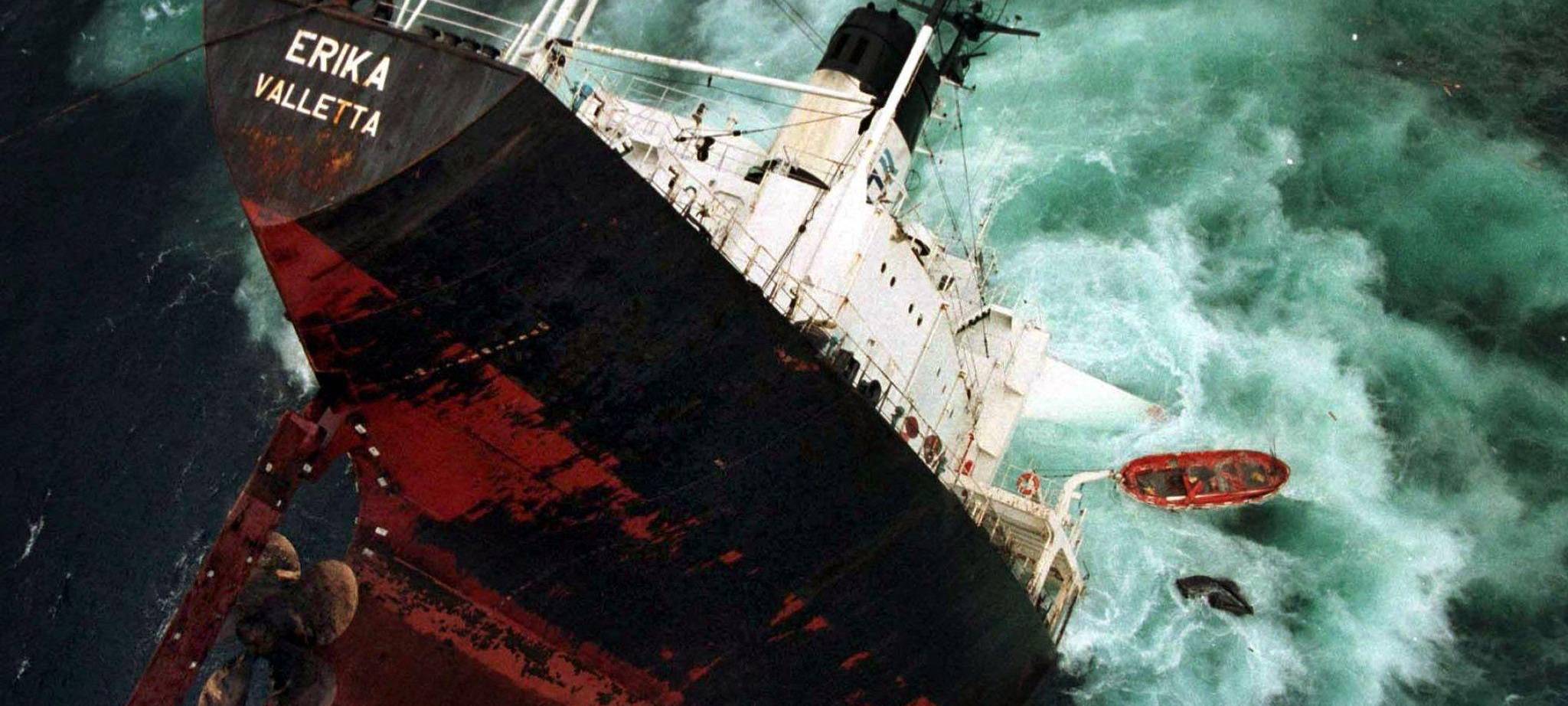 Jahre nach Havarie der Erika - Marine dichet Risse im Wrack