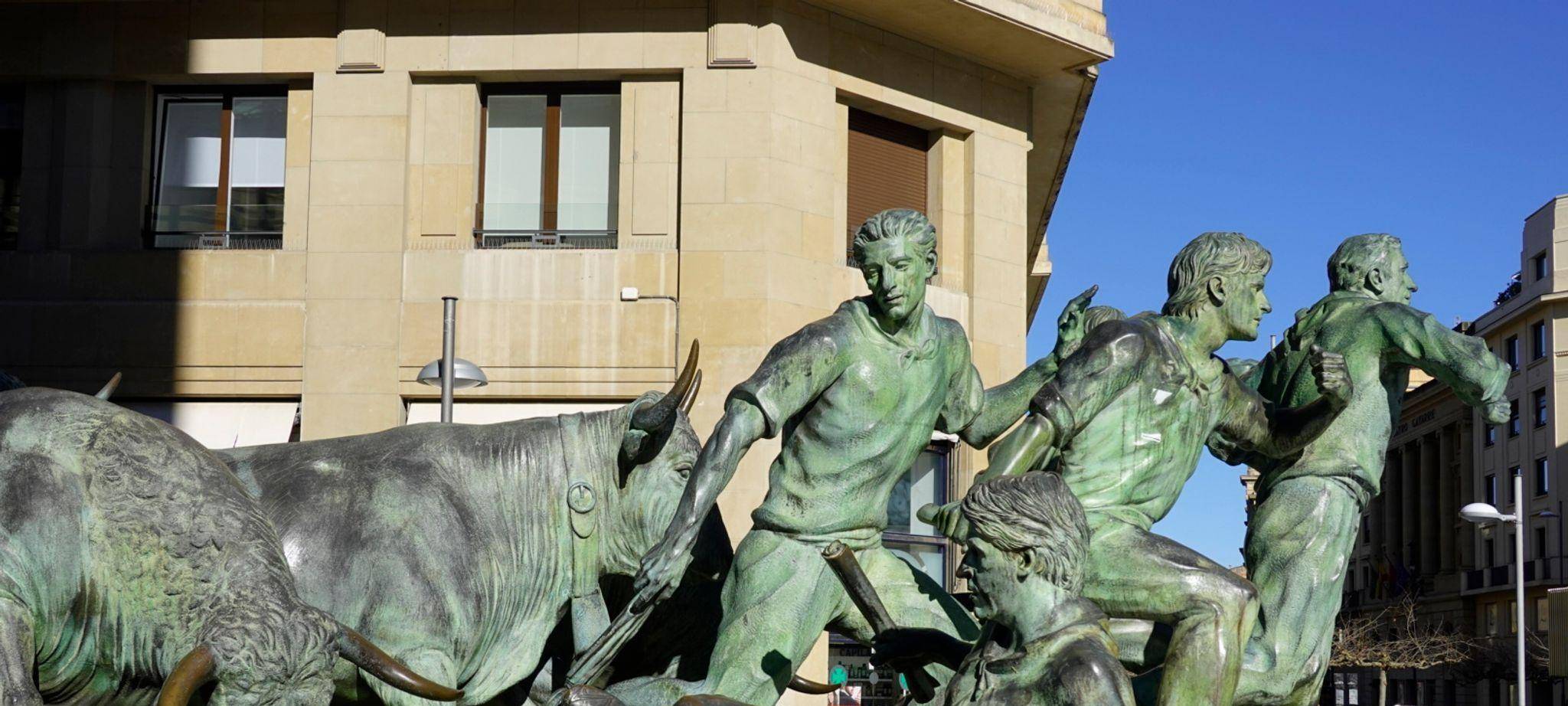 Bronzemonument vom Stiertreiben in Pamplona