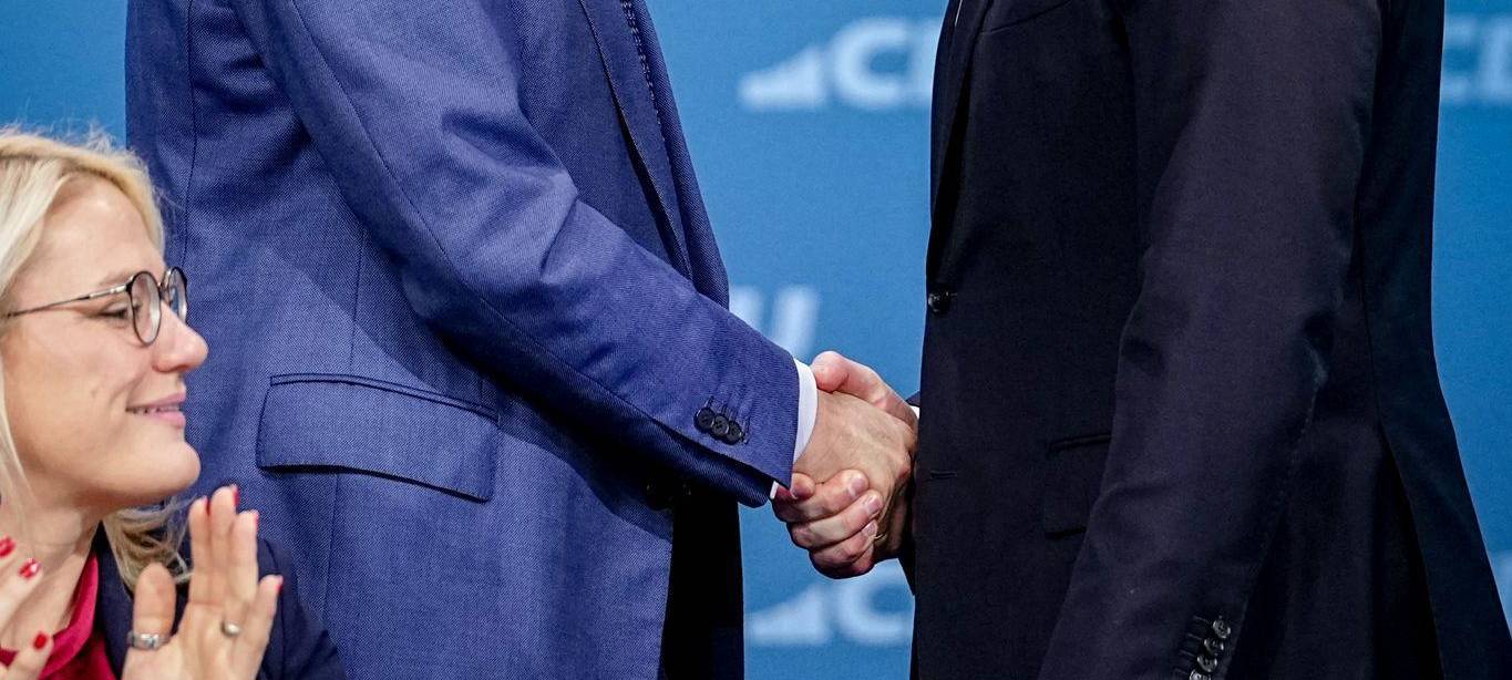 Kanzler Friedrich Merz und Jens Spahn. (Archivbild)