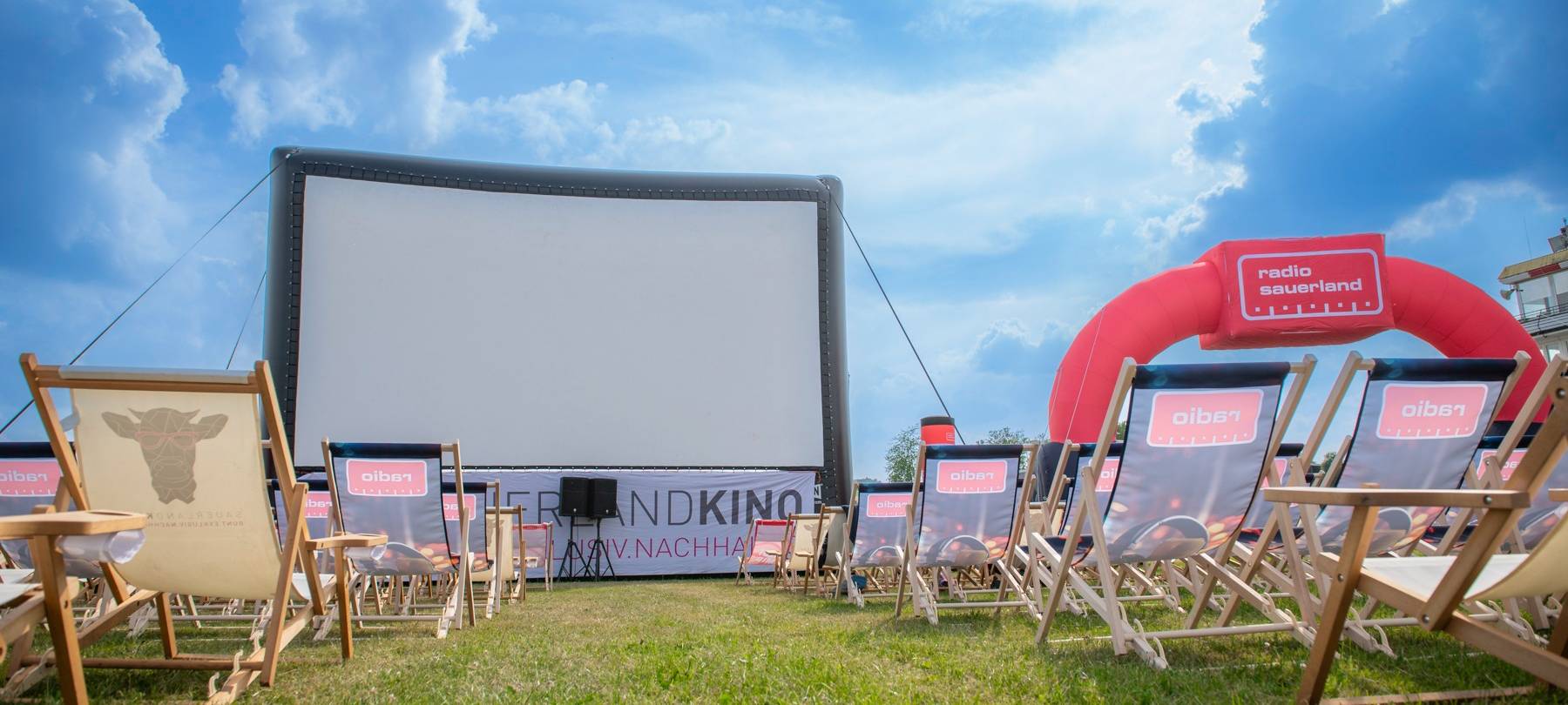 Das Radio Sauerland Open-Air-Kino am Flugplatz Meschede-Schüren