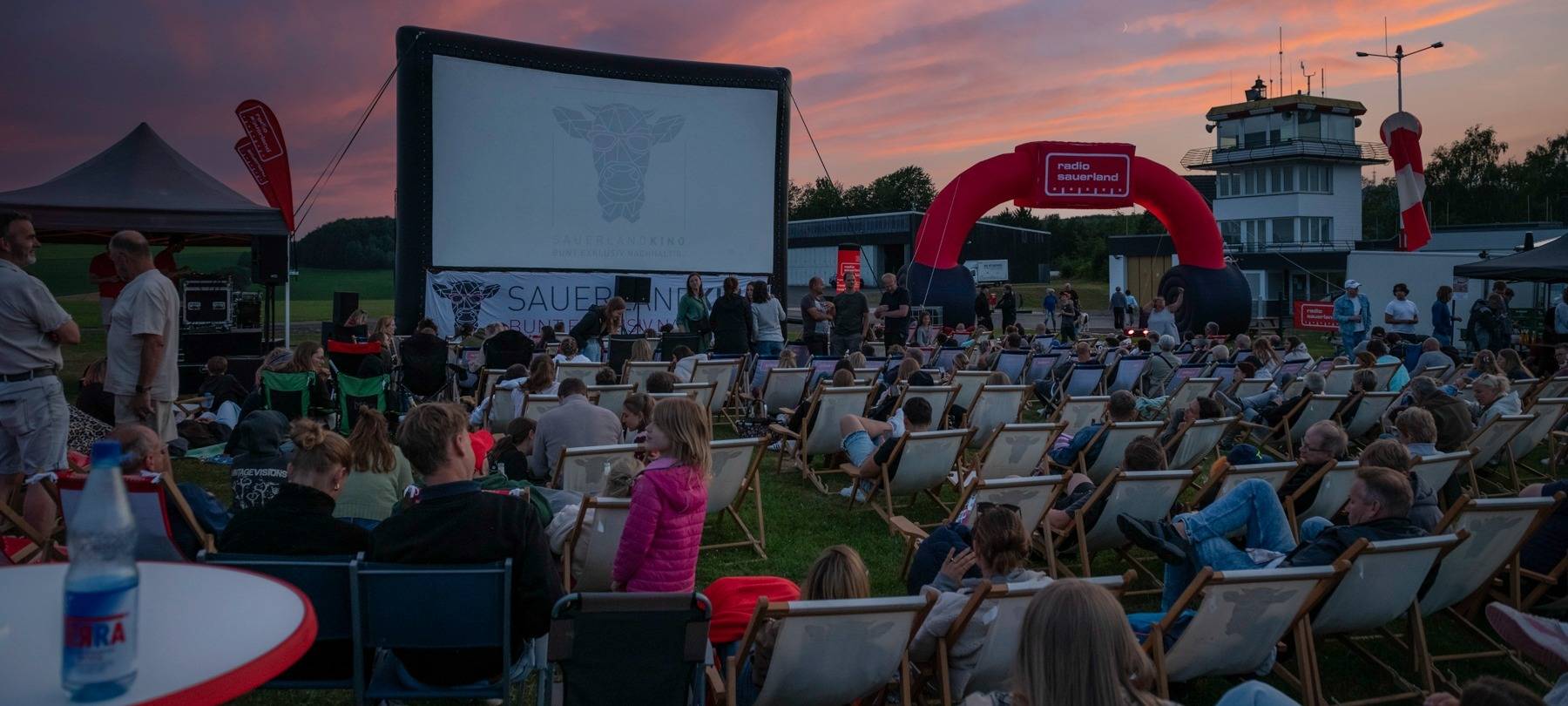 Das Radio Sauerland Open-Air-Kino am Flugplatz Meschede-Schüren