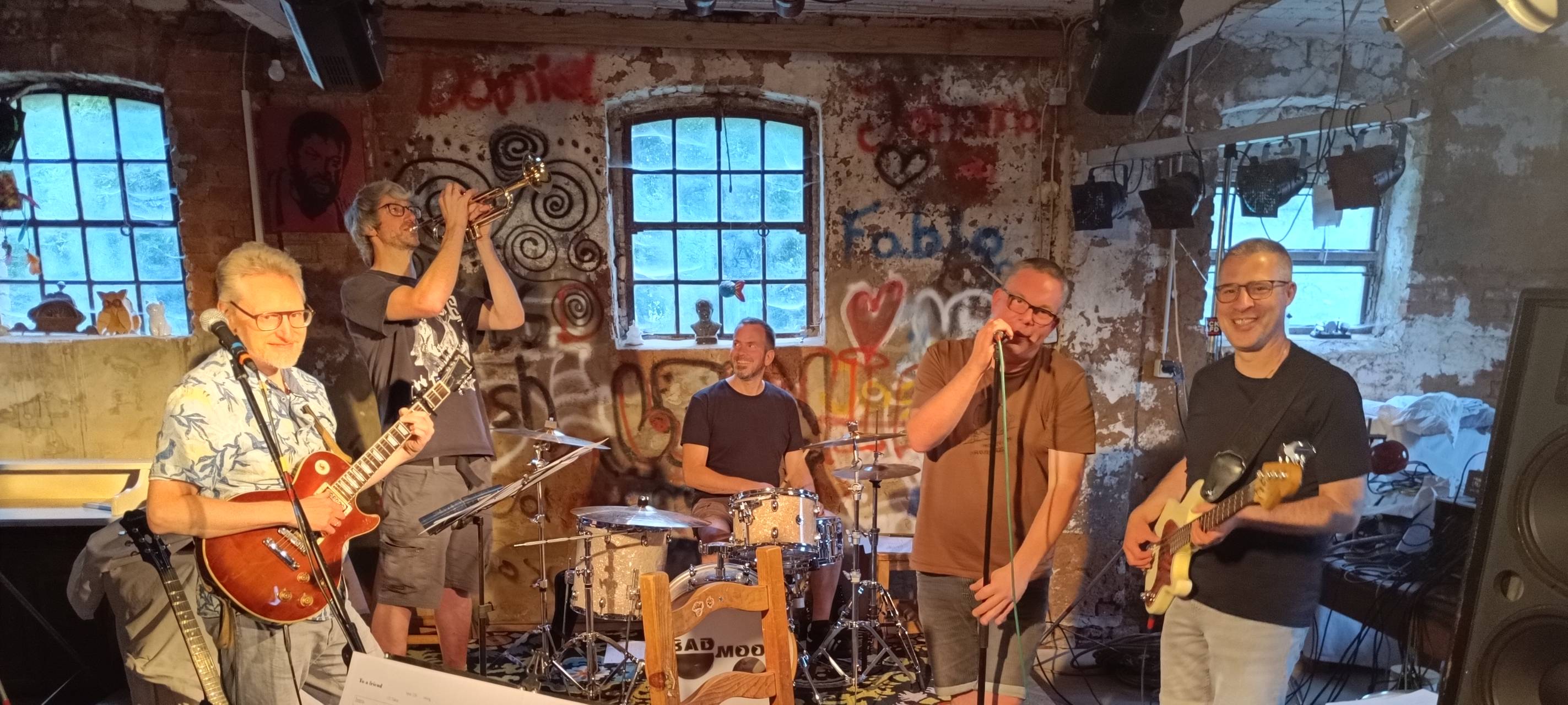 Seelsorger proben im Kuhstall