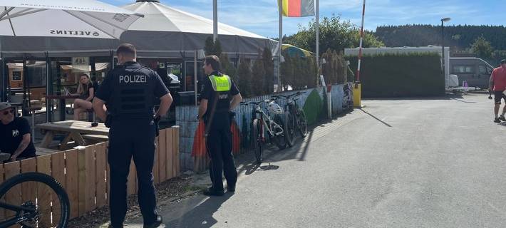 (c) KPB Hochsauerlandkreis
Die Polizei unterwegs beim Sommerkontrolltag
