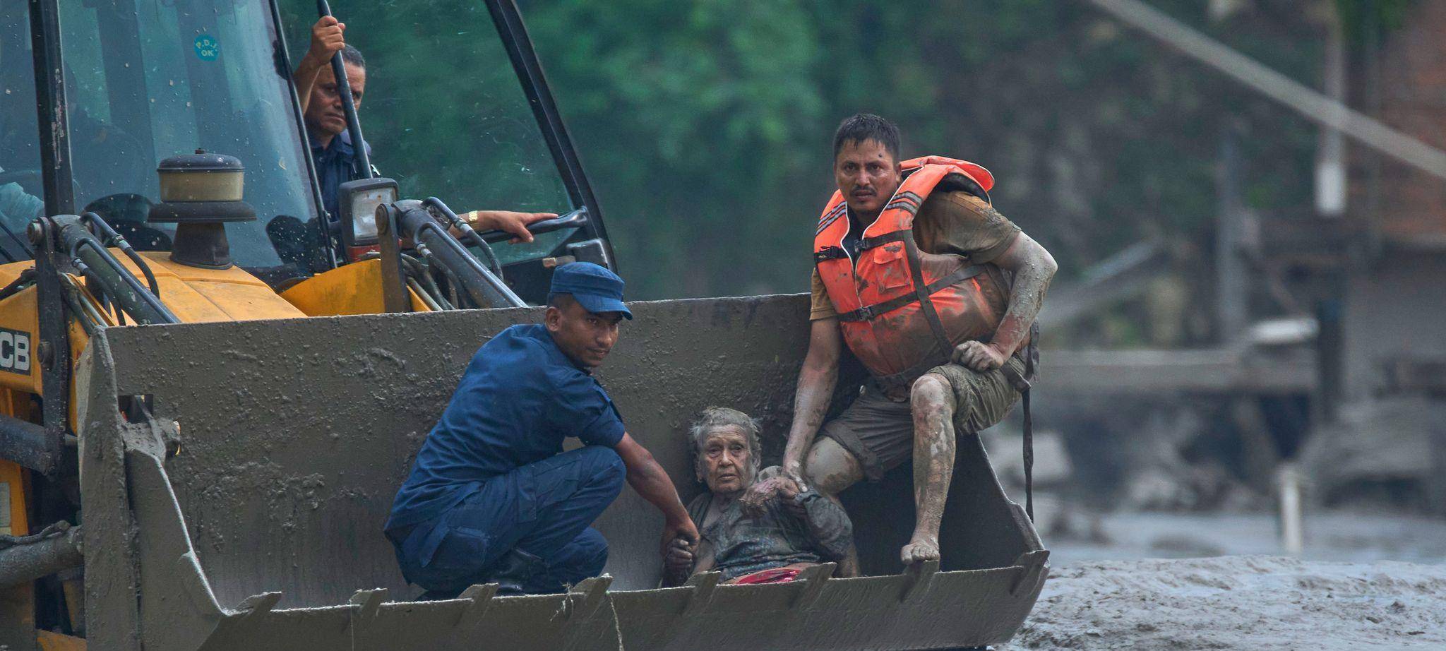 Sturzflut an Grenze zwischen China und Nepal