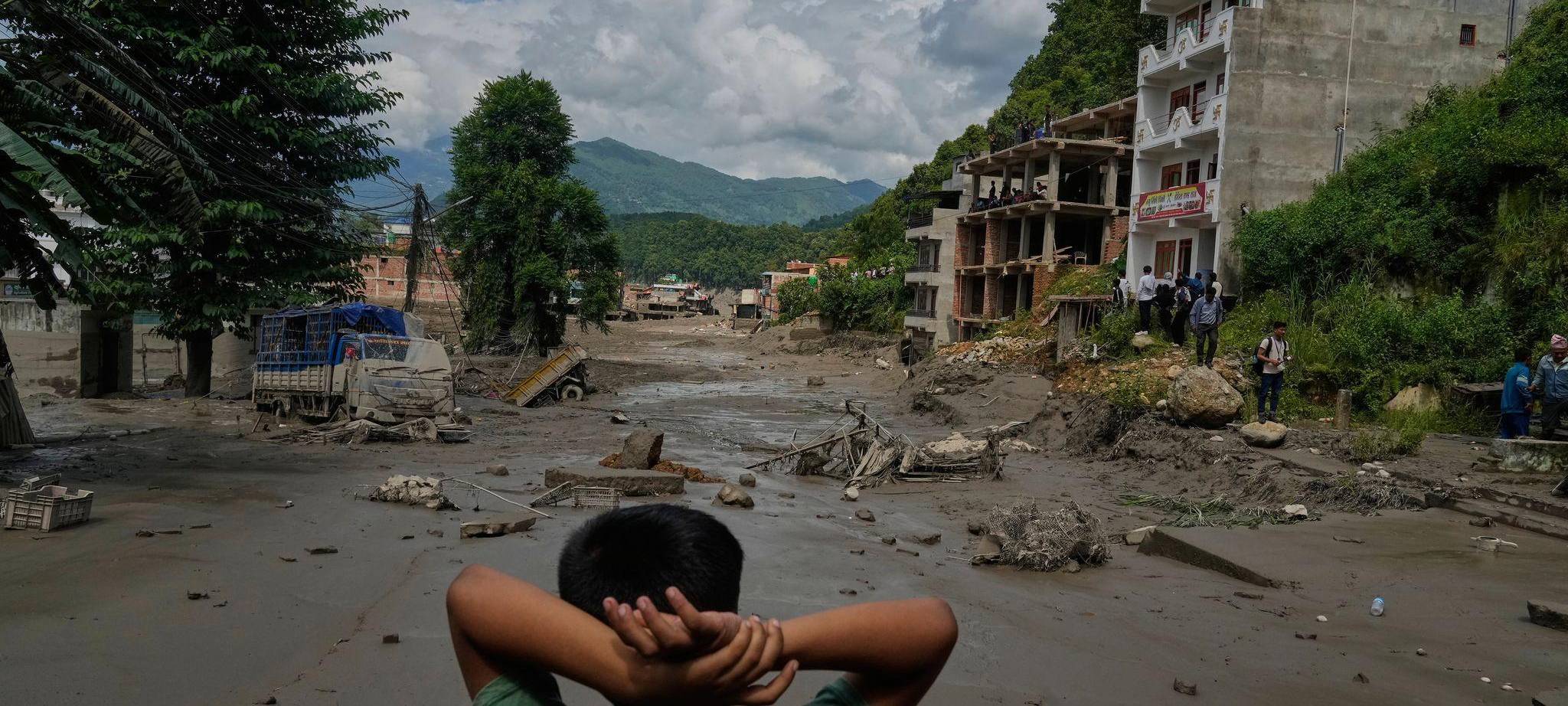 Sturzflut an Grenze zwischen China und Nepal