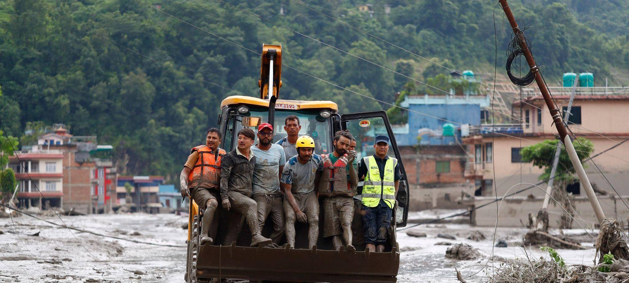Sturzflut an Grenze zwischen China und Nepal