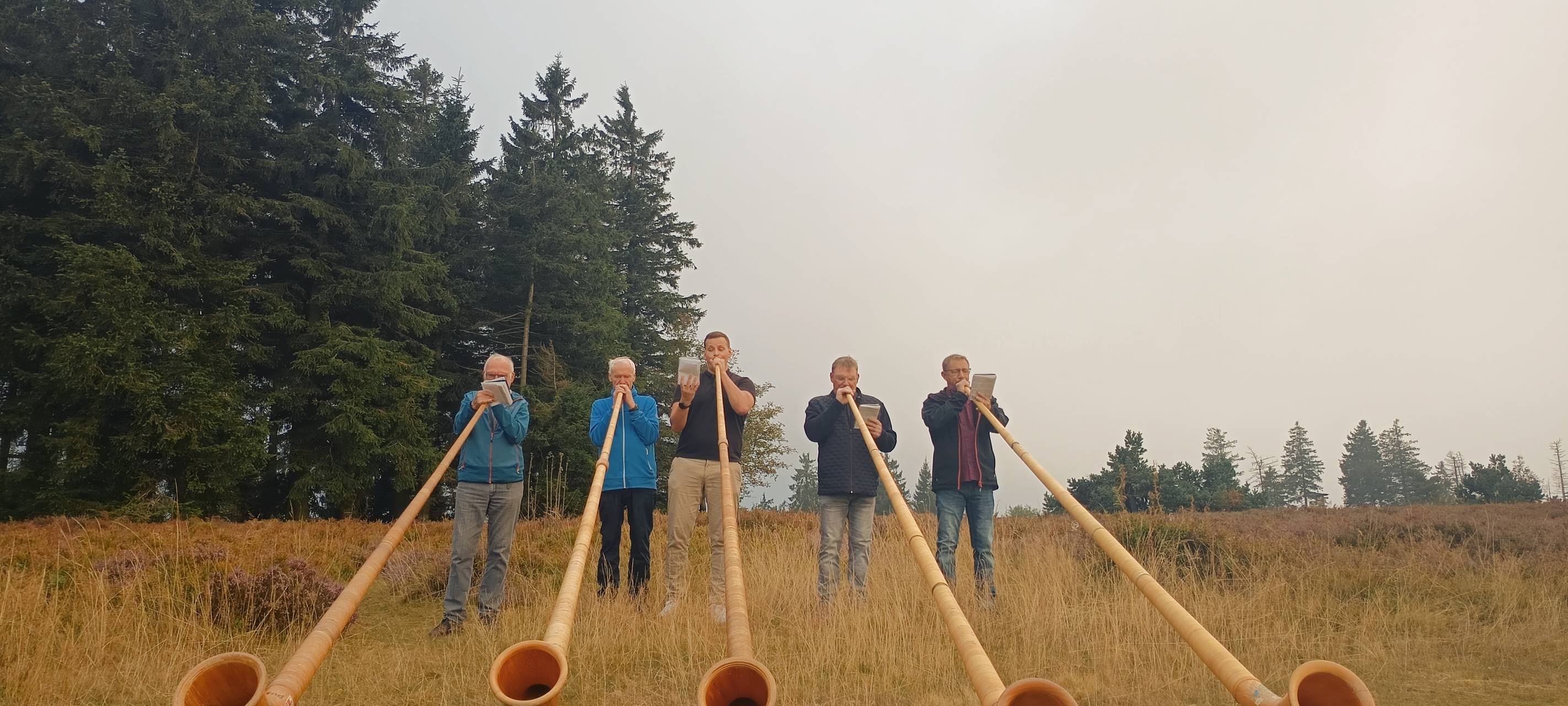 Willinger Alphornbläser proben auf dem Ettelsberg