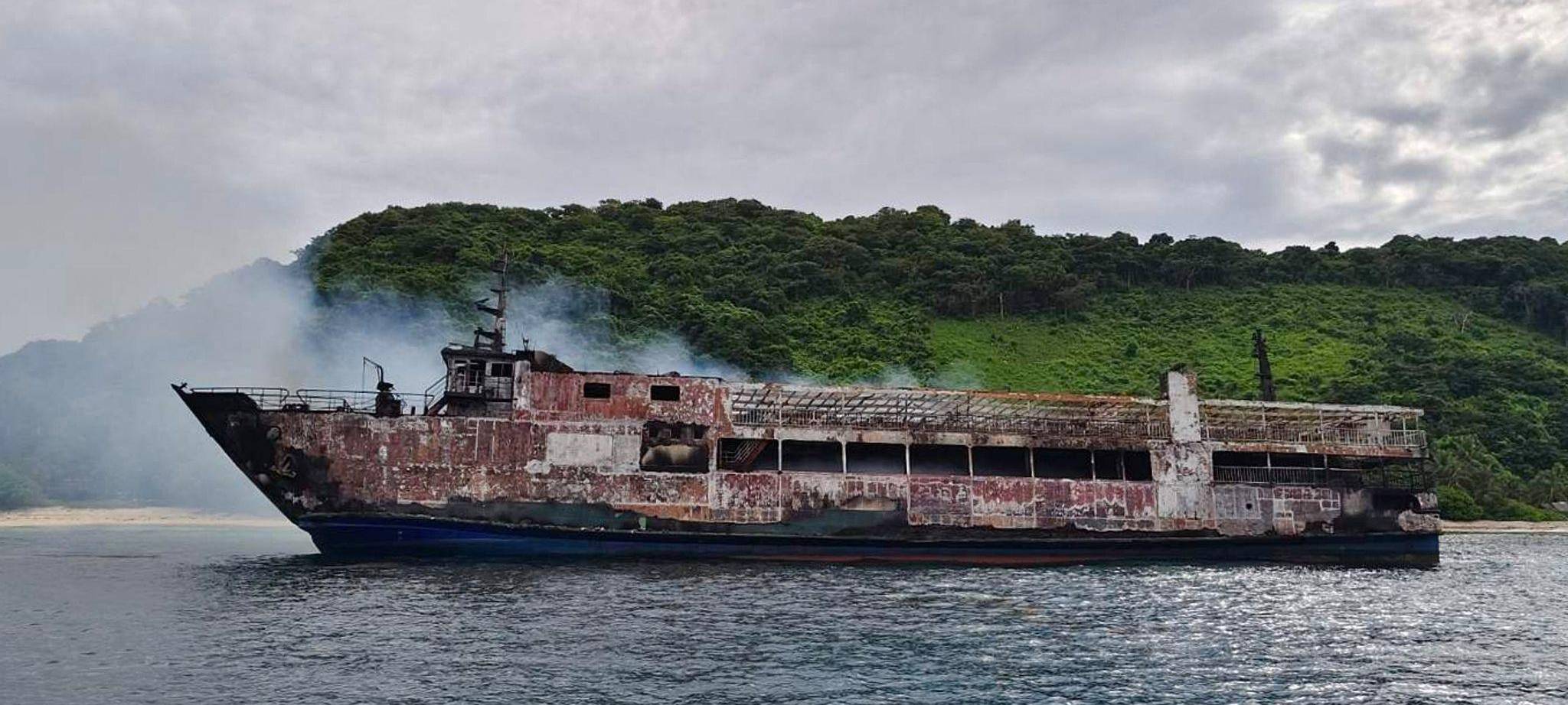 Brand auf Fähre auf den Philippinen