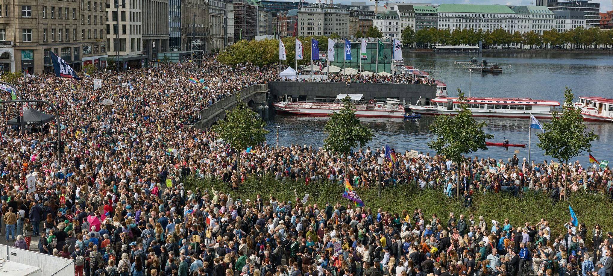 Demonstration gegen Rechtsextremismus - Hamburg