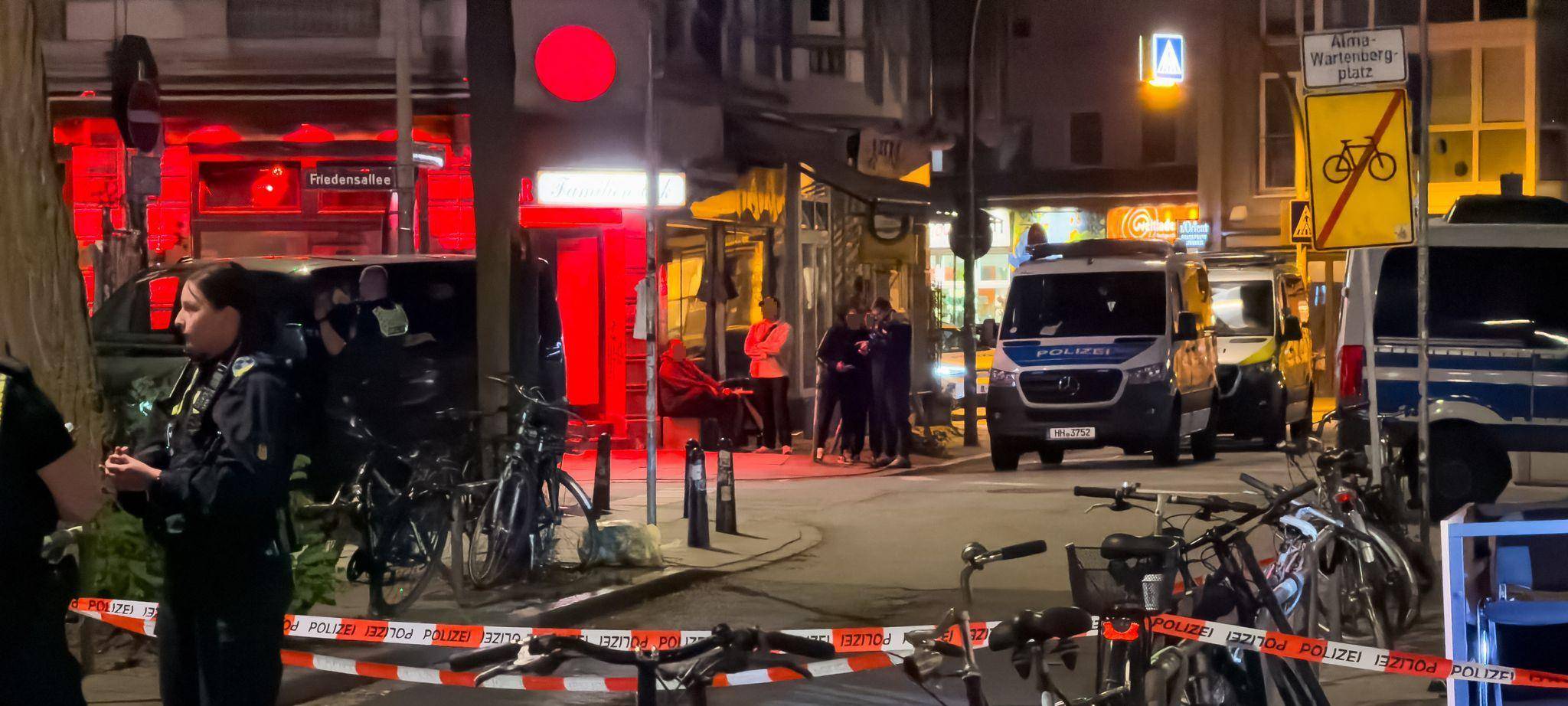 Zwei Personen in Hamburg verletzt aufgefunden