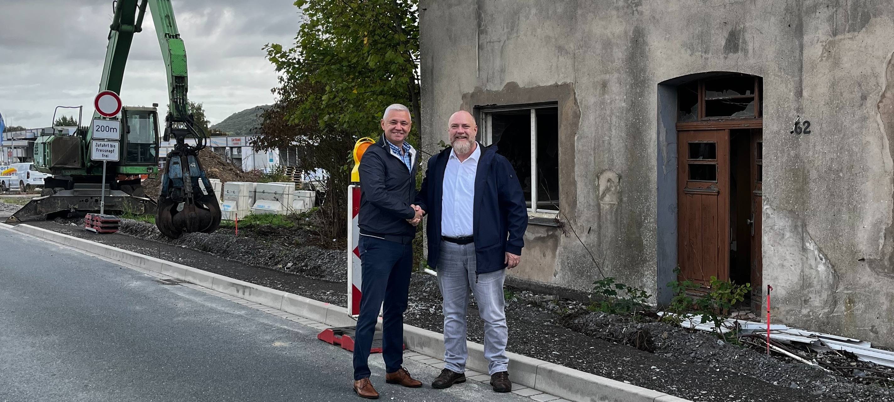 Ruine an B7 wird abgerissen – Straßensanierung geht weiter