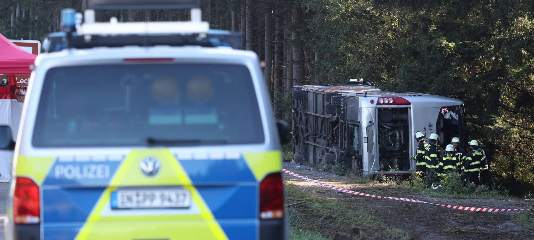 Schwerer Busunfall auf der A96 - Tote und Verletzte