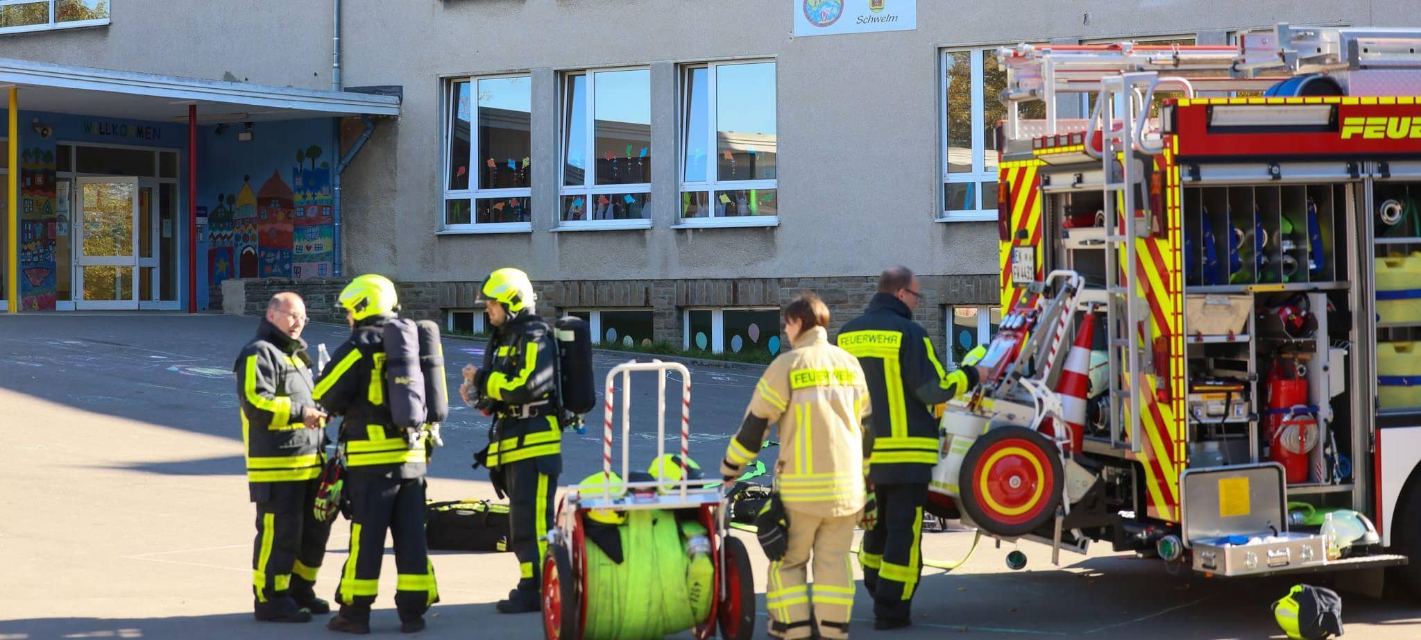 Gasaustritt an Schule - mehrere Kinder verletzt