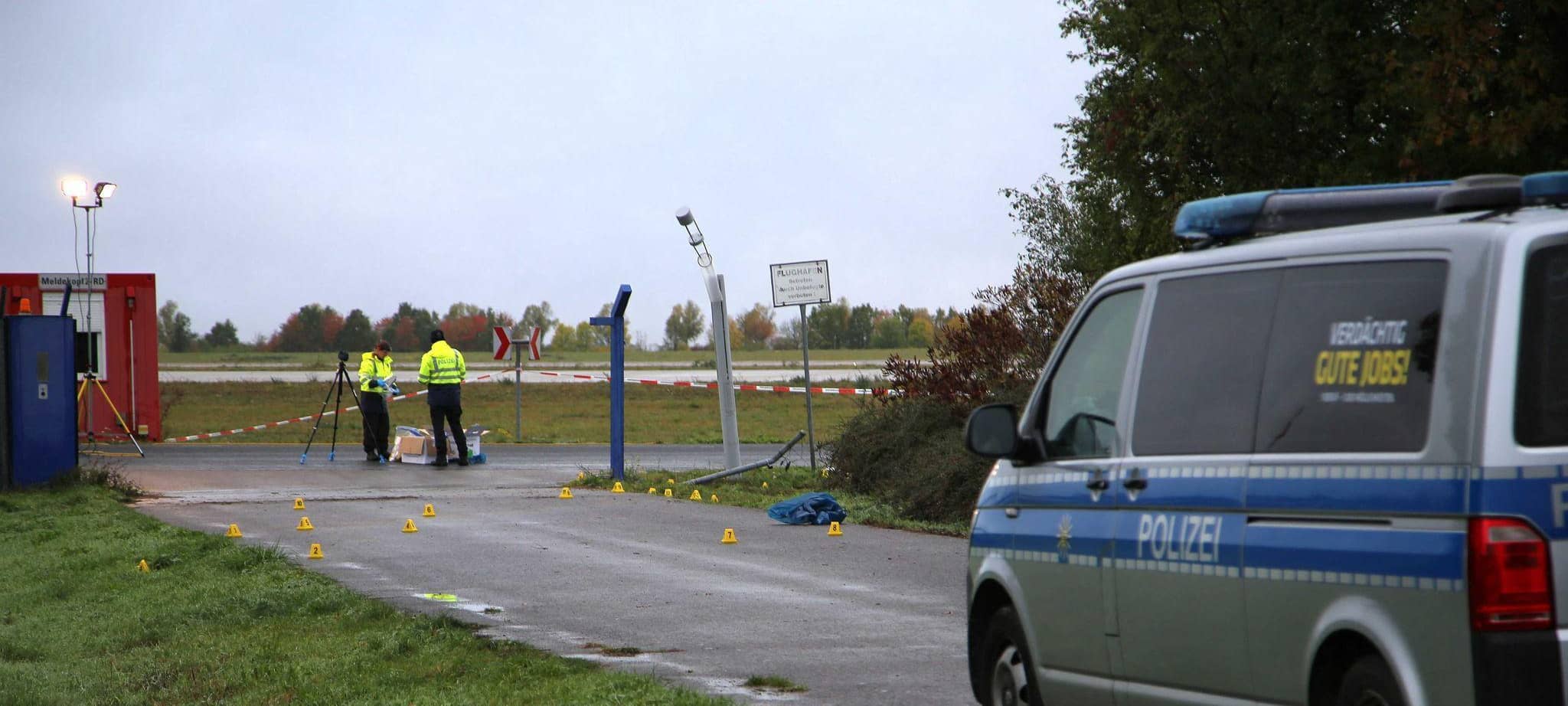 Polizeieinsatz am Flughafen Leipzig/Halle - Zaun beschädigt