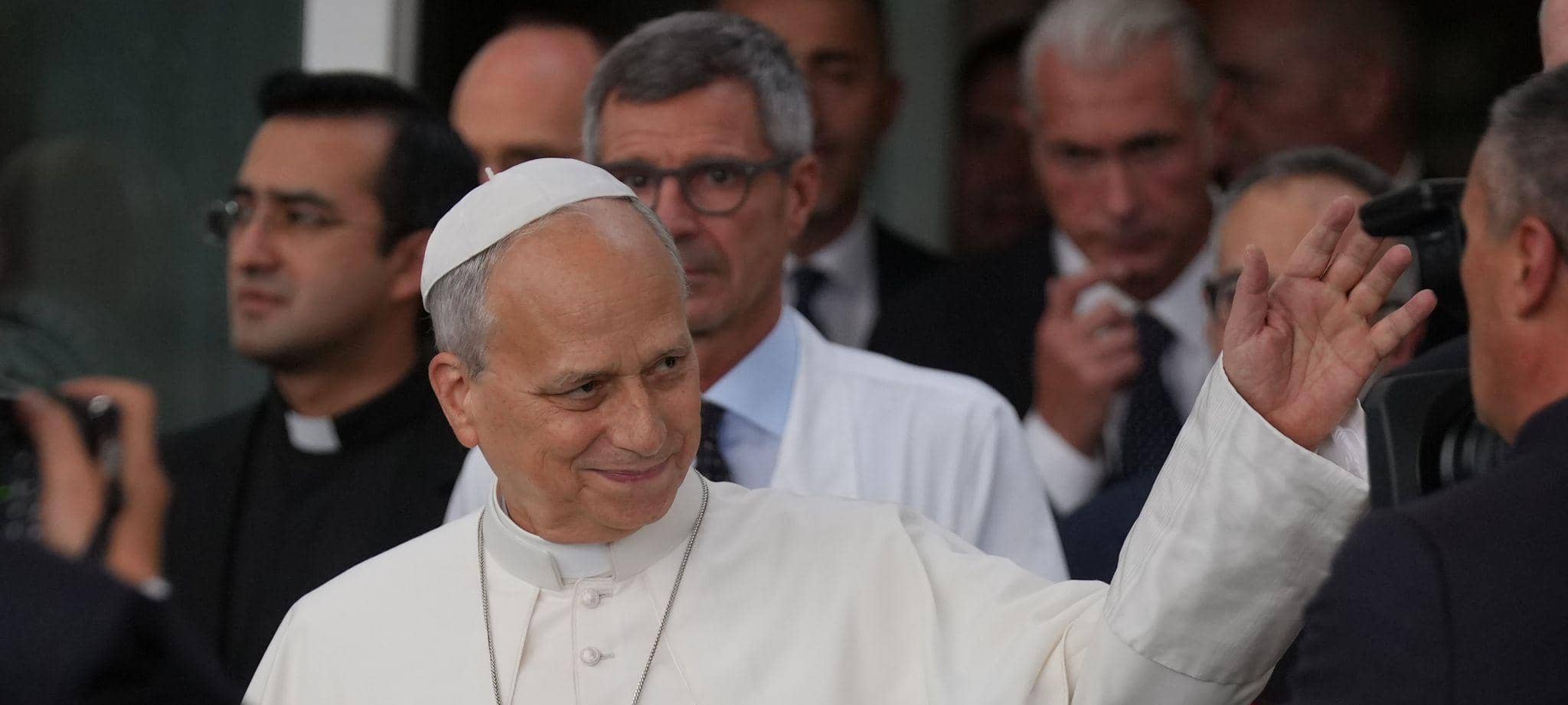 Papst Leo XIV verlässt Krankenhaus