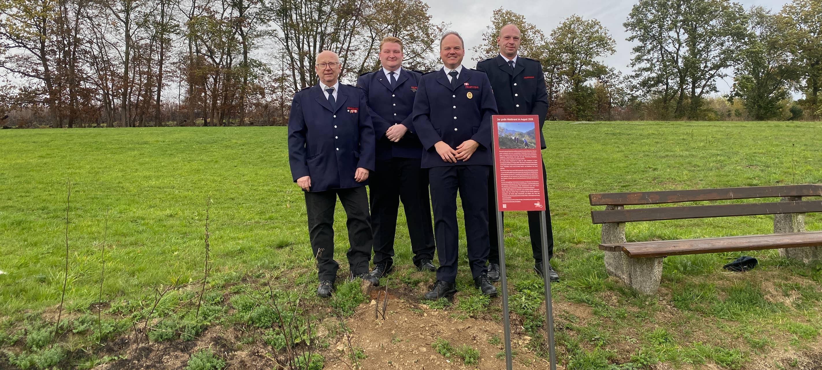 Tafel erinnert an großen Waldbrand