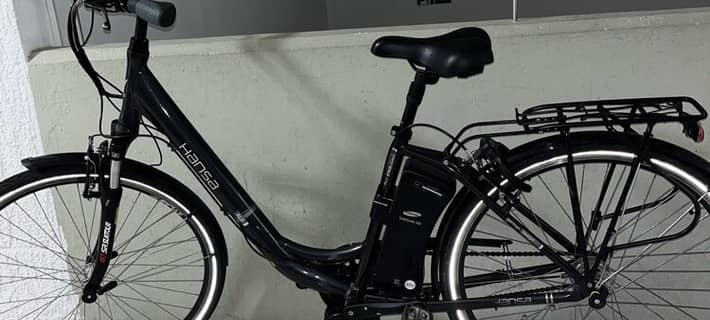schwarzes E-Bike