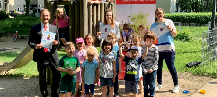 Sparkassenstiftung unterstützt Kitas in Arnsberg und Sundern