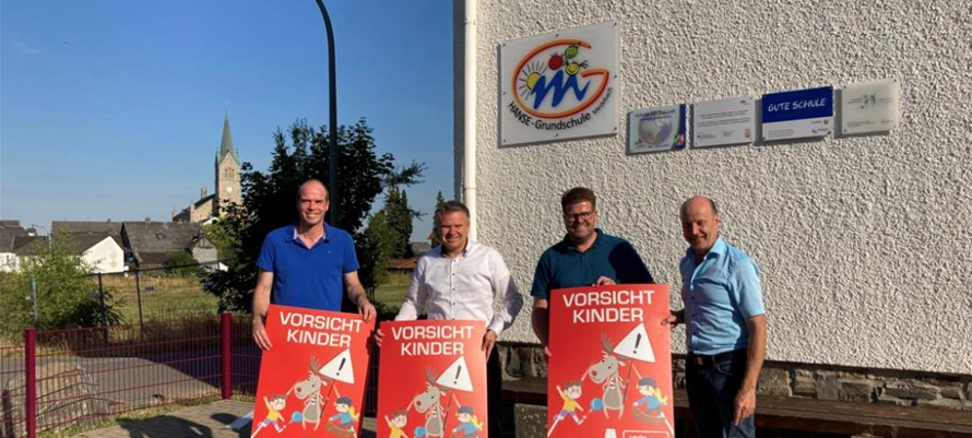 "Vorsicht Kinder": CDU Medebach macht bei Plakataktion mit