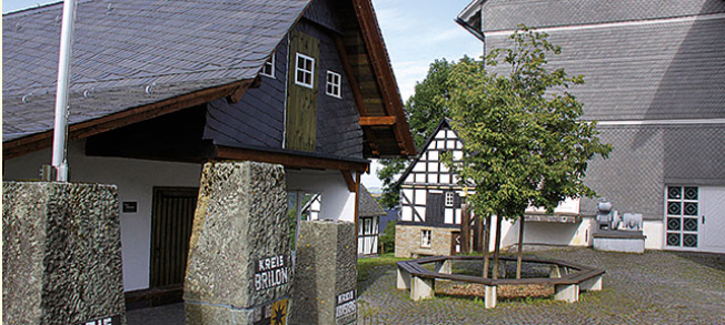 Schmallenberg: neue Ausstellung in Holthausen