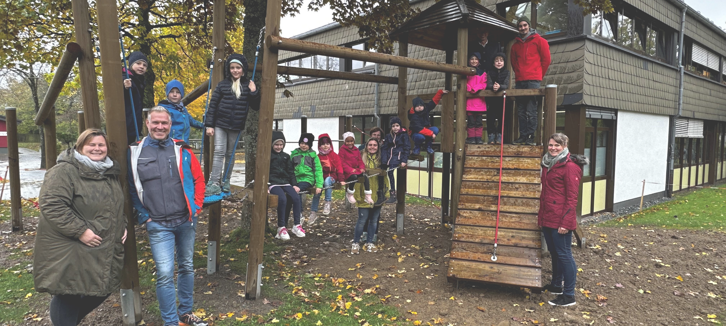 Winterberg: Neues Spielgerät für katholische Grundschule