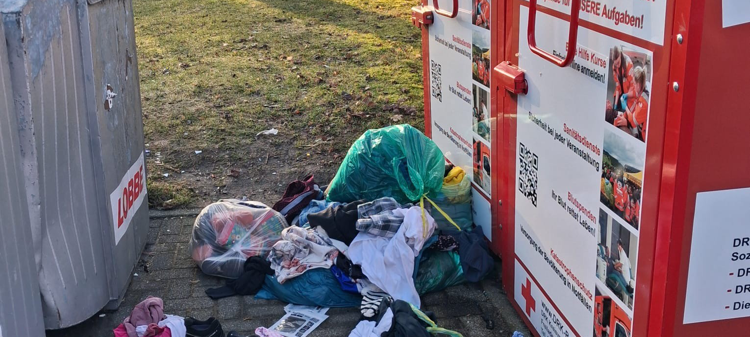 Winterberg: Unschöne Zustände an Altkleidercontainern