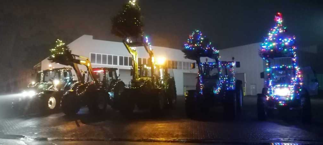 Leuchtende Traktoren fahren wieder durch Brilon