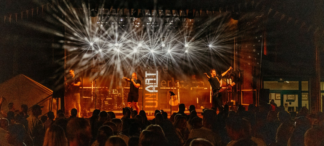 Gastgarten in Bestwig mit Rockmusik