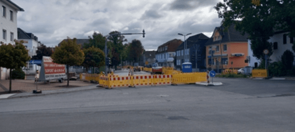 B55: Eine Baustellenampel in Warstein wird abgebaut