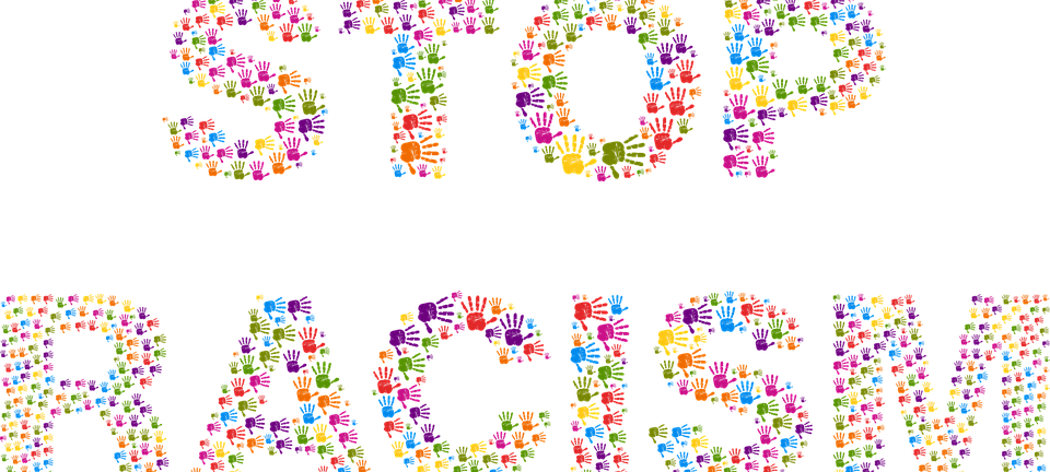 "Bank gegen Rassismus" am Bahnhof Arnsberg